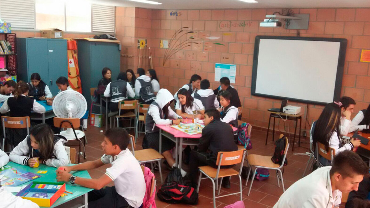 ¡Ojo! Últimos días para solicitar traslado de colegios en Bogotá Tenga en cuenta que el formulario habilitará una opción en la que le mostrará los colegios que tienen cupos disponibles para el grado del estudiante. Si no encuentra el colegio deseado es porque no tiene cupos para hacer efectivo el traslado.