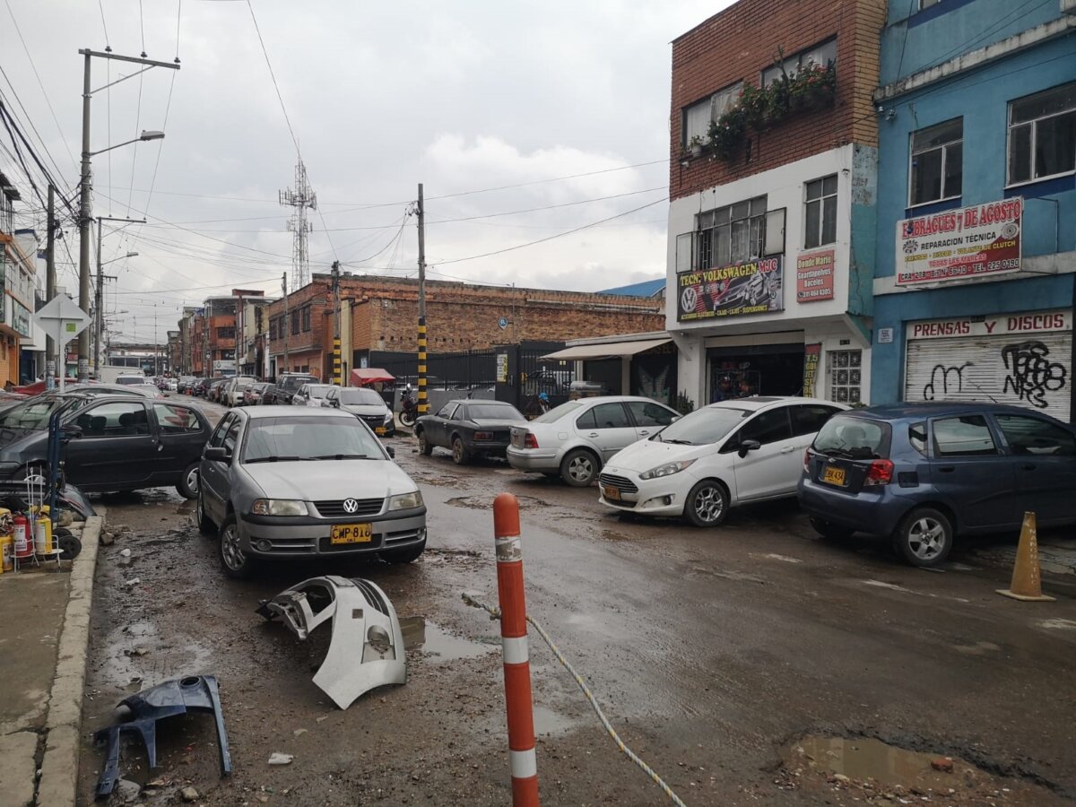 Asesinaron a bala a un comerciante del 7 de agosto 1 Asesinaron a bala a un comerciante del 7 de agosto Alrededor de las 6 de la tarde del martes, en el barrio 7 de Agosto (Barrios Unidos) el sonido de un arma de fuego dejó paralizados a los comerciantes y transeúntes que se movilizaban por la zona. En cuestión de segundos, un hombre fue interceptado por dos sujetos, quienes lo balearon en plena vía pública.