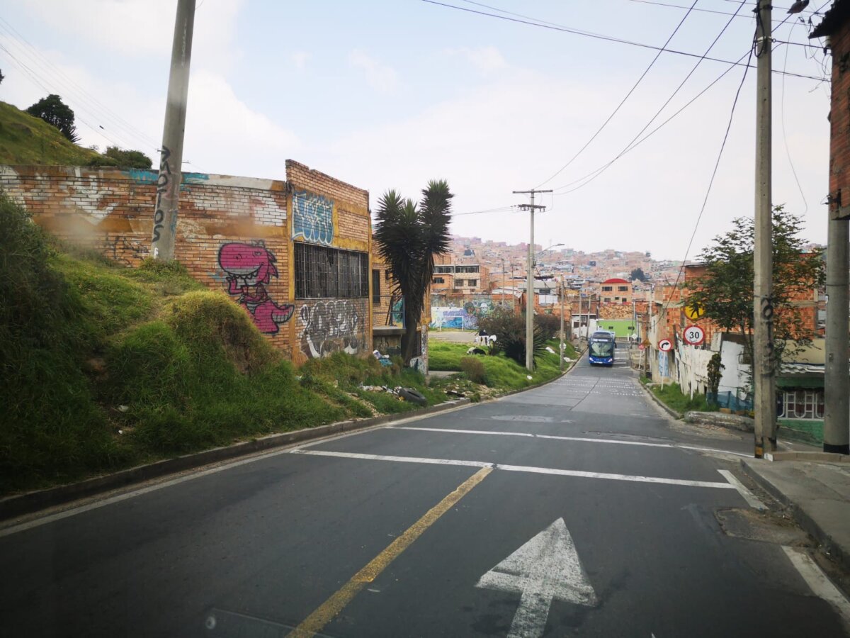 Cuatro tiros acabaron con Javier 1 Cuatro tiros acabaron con Javier Una gran cantidad de interrogantes envuelven la muerte de un joven de 24 años, quienllegó baleado a un centro de salud en Ciudad Bolívar iniciando la noche del martes.