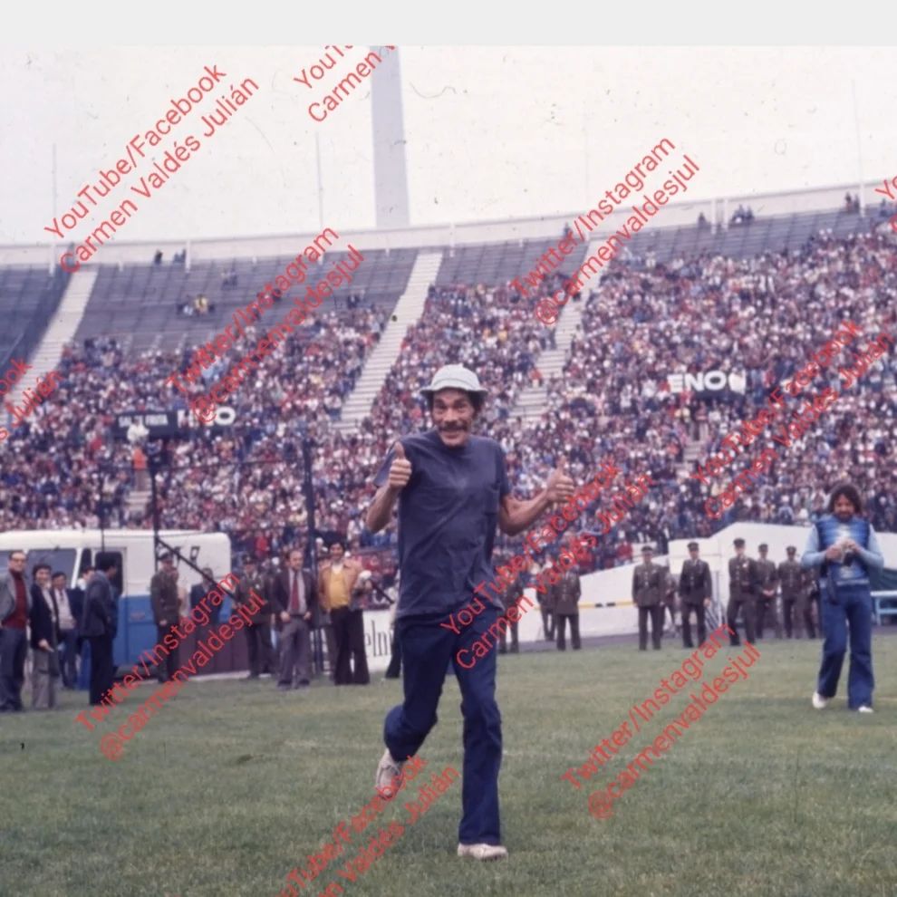 En video: El club Necaxa homenajeó con una camiseta a 'Don Ramón' Ramón Valdés, más conocido como 'Don Ramón', su personaje en la famosa serie mexicana 'El Chavo del 8', recibió un sentido homenaje del equipo de sus amores: el Necaxa.