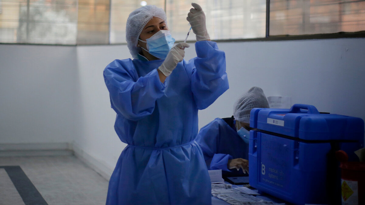 Japón donará a Colombia 25 mil dosis de vacunas contra la viruela del mono 5 Japón donará a Colombia 25 mil dosis de vacunas contra la viruela del mono Un acuerdo bilateral anunciado este viernes entre Colombia y Japón permitirá la donación de 25 mil vacunas provenientes del país asiático para combatir el brote de la viruela del mono en Colombia.