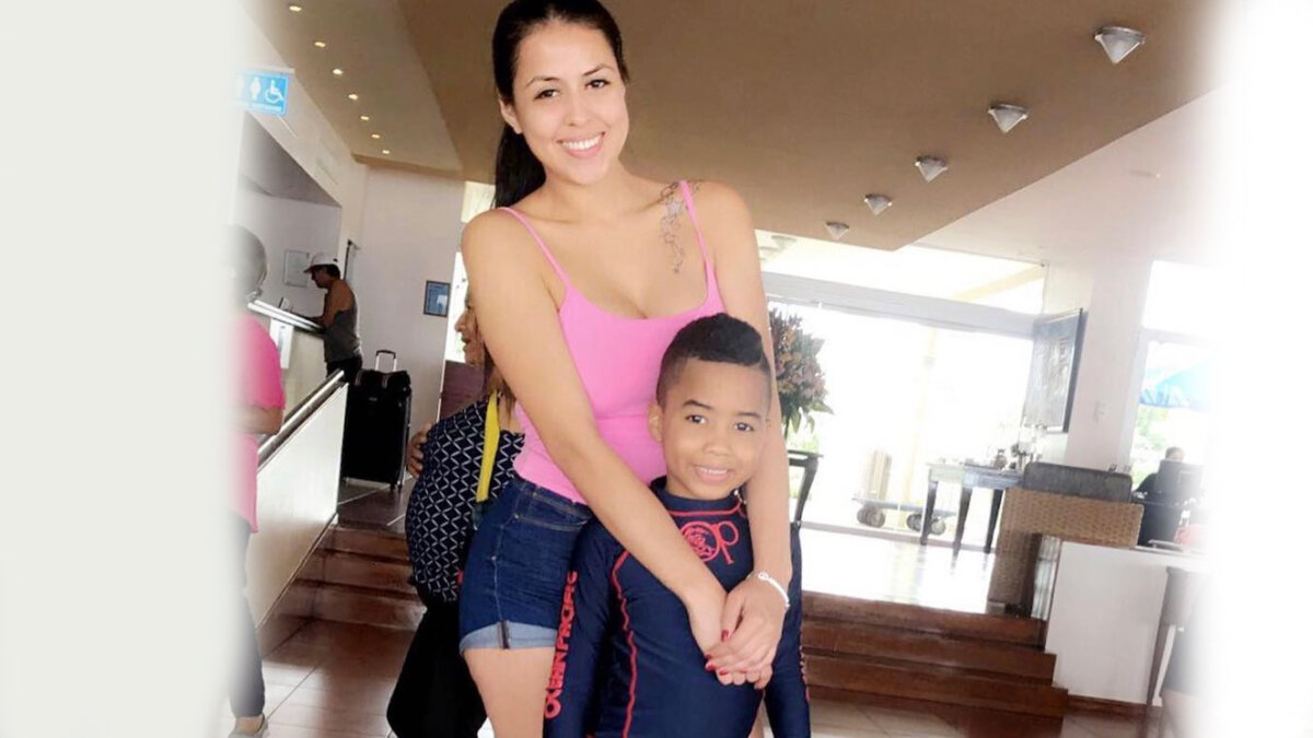 "Eres el amor de mi vida": el último mensaje de la influencer asesinada a su hijo El crimen de la hermosa influenciadora Dulce Narcisa tiene conmocionado el mundo de las redes sociales. Según se supo, la joven fue asesinada por unos sicarios en moto que la abordaron justo cuando salía del gimnasio al que asistía diariamente.