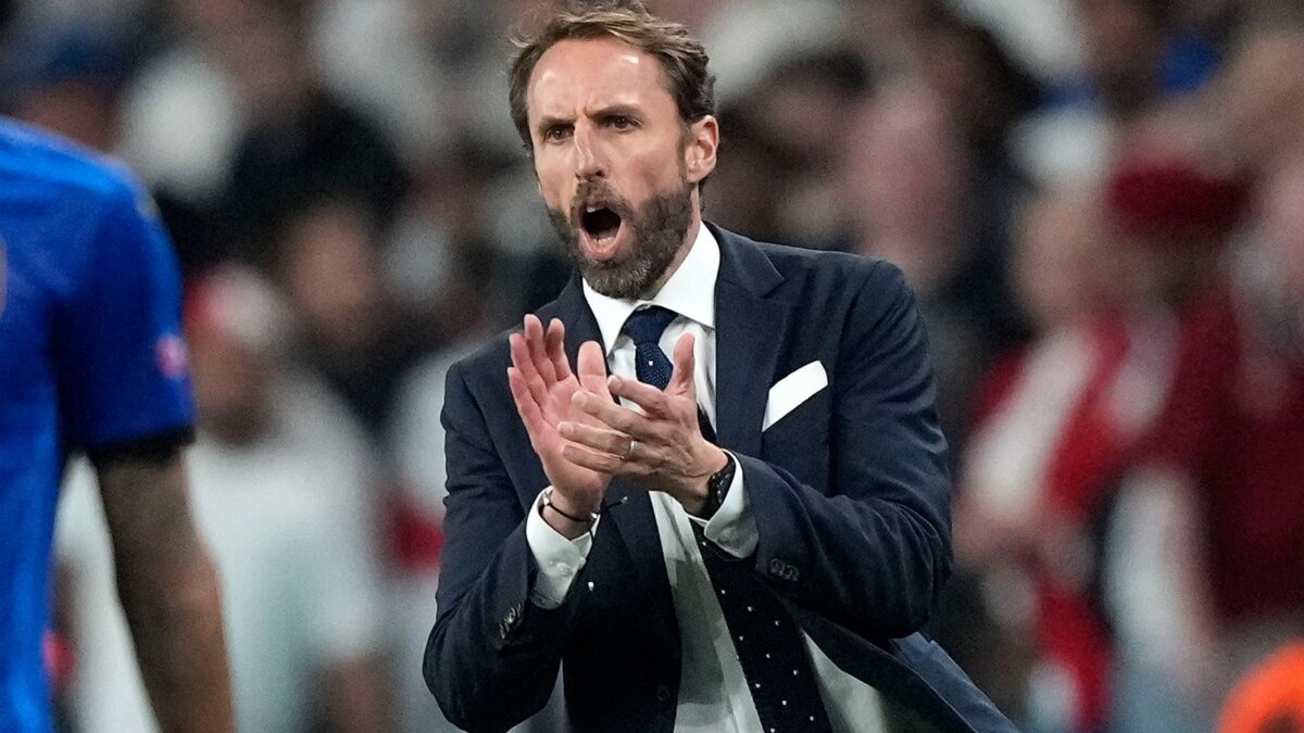 Jugadores que ahora se gozan el mundial como técnicos 2 Jugadores que ahora se gozan el mundial como técnicos Participar de un Mundial como futbolista es algo que solo le corresponde disfrutar a unos privilegiados. Sin embargo, repetir dosis mundialista como jugador y técnico, es nivel Dios, algo que solo pocos hombres han logrado. En Catar hay 9 ‘profes’ que saben como hacerlo.