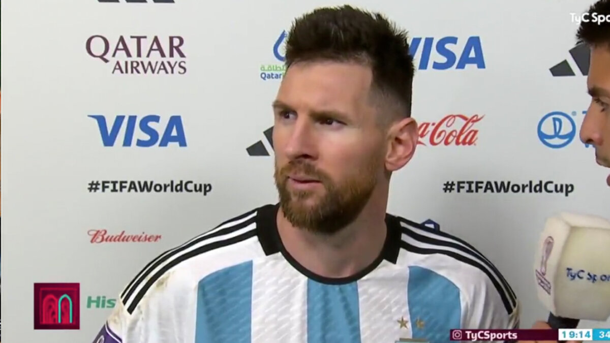 “¿Qué mirás bobo?”: hacen viral el video de Messi tratando mal a jugador de Países Bajos   Tras un reñido y acalorado partido en el Mundial de Catar 2022 entre la selección de Argentina y Países Bajos, los ánimos terminaron un poco violentos, pues el astro del fútbol Leonel Messi quedó grabado mientras arremetía contra un jugador de 'La naranja mecánica '.