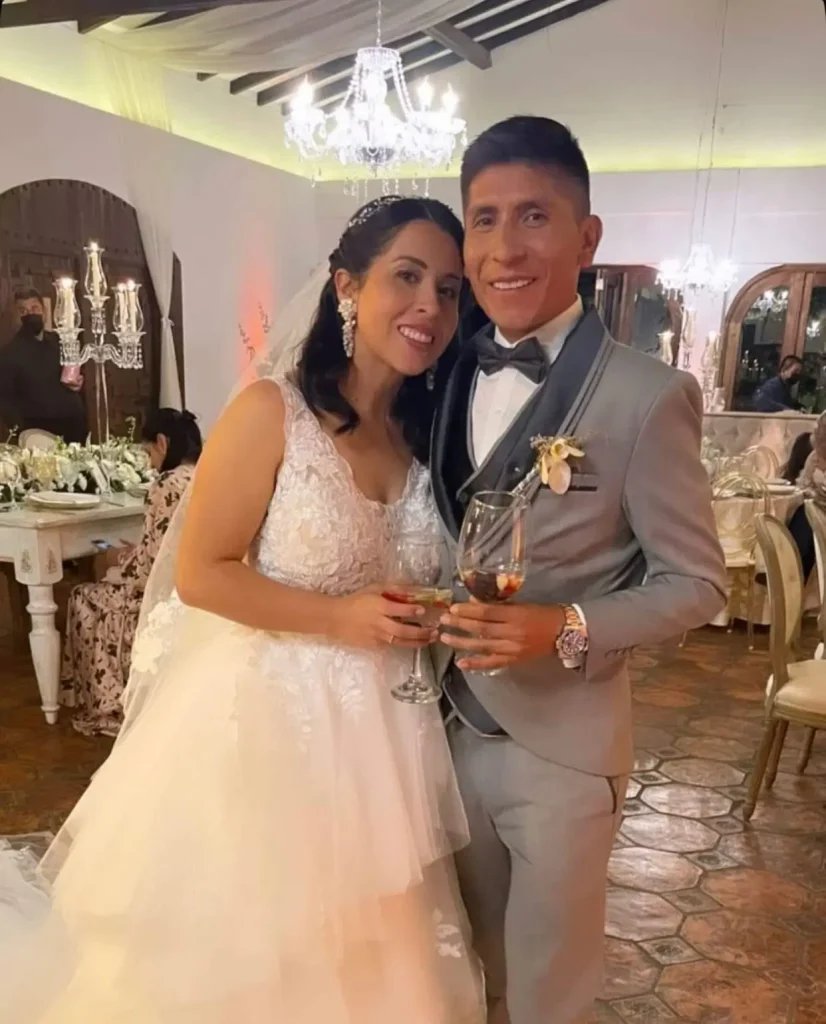 ¡Ya fueron al altar! Así fue el matrimonio de Nairo Quintana y su novia Nairo Quintana ya celebró su matrimonio con Yeimi Paola Hernández. La pareja contrajo nupcias el pasado fin de semana, tras una relación de 14 años.