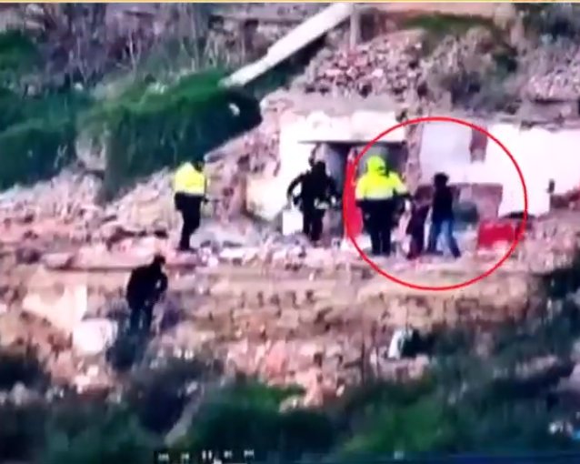 Cayó 'El Diablo', importante miembro de una banda criminal en Ciudad Bolívar 1 Cayó 'El Diablo', importante miembro de una banda criminal en Ciudad Bolívar Duro golpe a la criminalidad: la Policía de Bogotá logró la captura de un hombre conocido como alias 'El Diablo', un importante miembro de la banda 'La 14', una de las estructuras más grandes de microtráfico en Ciudad Bolívar.