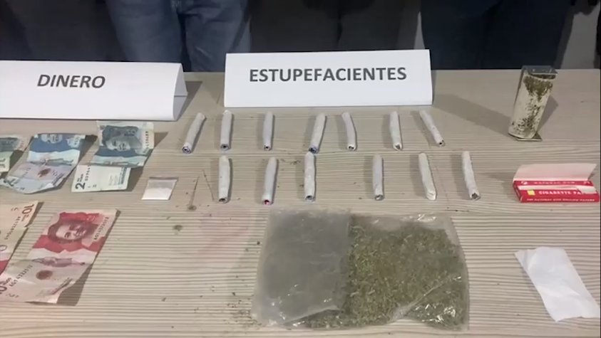 Atraparon a 'Los Pollitos', banda que vendía vicio en Bogotá 1 Atraparon a 'Los Pollitos', banda que vendía vicio en Bogotá La banda delincuencial 'Los Pollitos' ahora tendrán hambre y frío, pues fueron capturados por la Policía, pues son señalados de vender droga en la localidad de Bosa, al suroccidente de Bogotá.