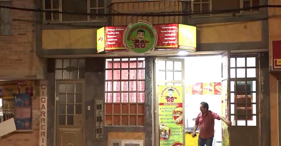 Tres pillos hurtaron local en Kennedy Con una mala noticia se levantó el dueño de un local de comida rápida en el barrio Villa de La Torre, localidad de Kennedy, pues tres pillos le robaron varios elementos de valor.