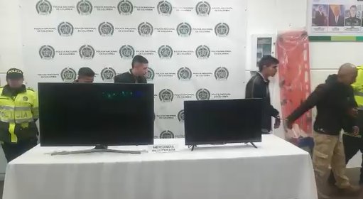 Cayeron 'Los Ventosos', dedicados al hurto de residencias en Ciudad Bolívar La Policía confirmó la captura de 4 integrantes de la banda conocida como 'Los Ventosos', dedicados al hurto a residencia principalmente en la localidad de Ciudad Bolívar.