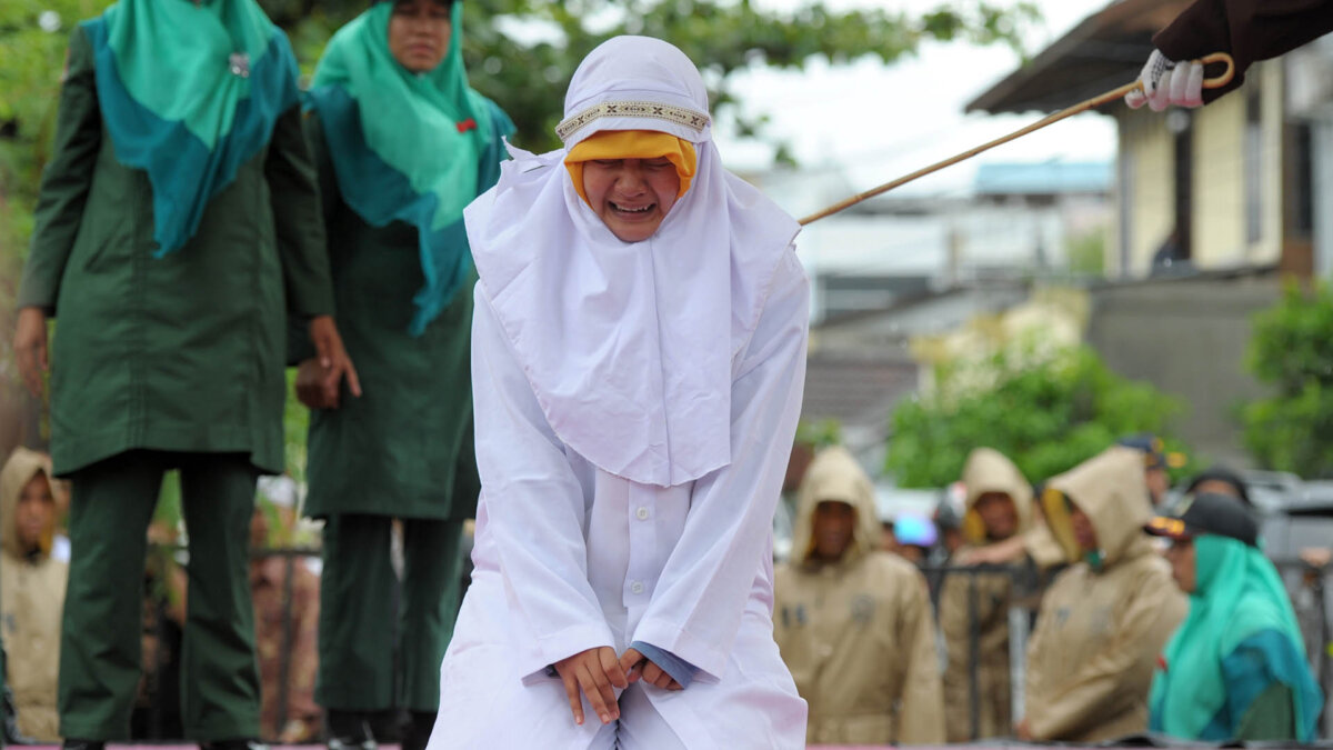 En Indonesia: quien tenga sexo fuera del matrimonio podría ir a la cana El Parlamento de&nbsp;Indonesia&nbsp;aprobó el martes enmiendas legales que prohíben el sexo extramarital en un paquete de cambios del código penal que, según sus críticos, son un retroceso en las libertades en el país asiático.