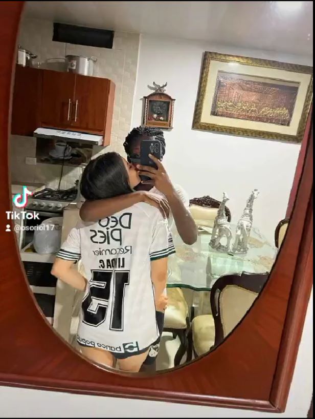 La hermosa novia de Linda Caicedo 1 La hermosa novia de Linda Caicedo La talentosa futbolista Linda Caicedo al parecer cierra un año muy enriquecedor a nivel profesional y personal, pues se filtraron unos videos de la deportista en los que se ve muy feliz y enamorada con una jovencita llamada Luisa Osorio.