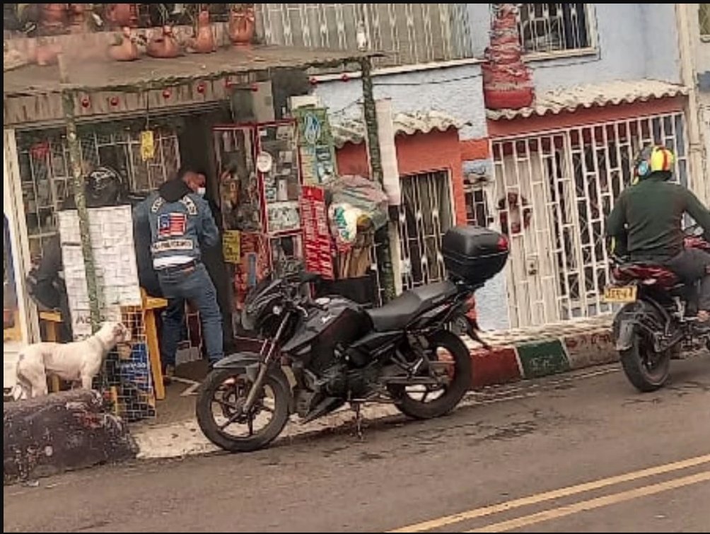 La inseguridad no perdona a nadie: gota a gota fue atracado en Rafael Uribe Uribe En las últimas horas se pudo conocer este increíble caso que dejó atónita a la comunidad, pues el hecho da cuenta de la creciente inseguridad que ya tiene mamados a todos los bogotanos. Y es que según la Secretaría de Seguridad se han registrados más de 102 mil casos de hurtos a personas en lo corrido del año en la capital.