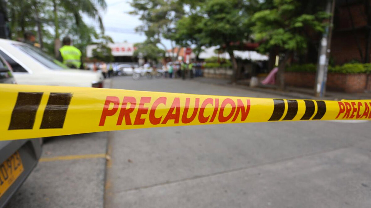Atroz crimen: mujer fue asesinada en el jacuzzi de un motel 7 Atroz crimen: mujer fue asesinada en el jacuzzi de un motel La víctima llegó sobre las nueve de la mañana al lugar y al poco tiempo se encontró con su acompañante, la pareja según se supo pidió una habitación con jacuzzi y hasta ese momento todo parecía normal, pero sobre las dos de la tarde los empleados del motel, empezaron a sospechar, pues los amantes no salían y ya se les había terminado el tiempo.
