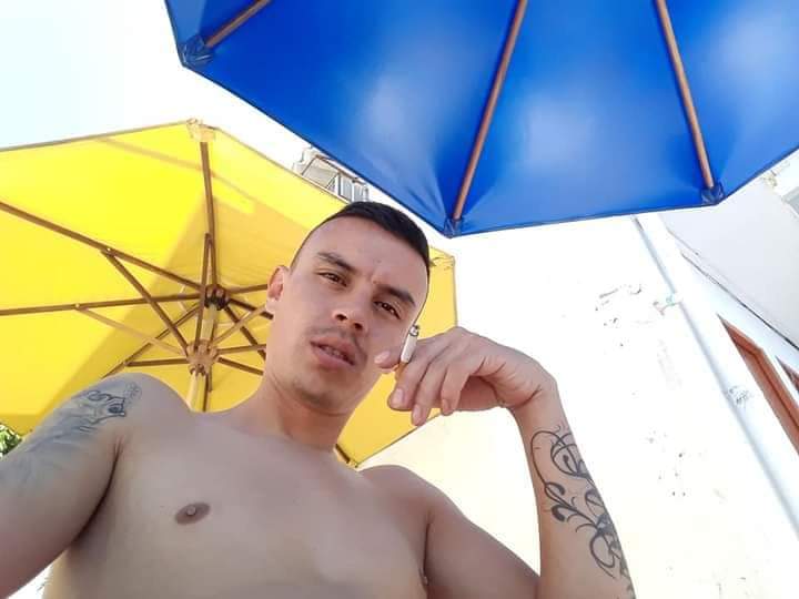 Crimen a bala en El Galán 2 Crimen a bala en El Galán Cuando las manecillas del reloj rondaba las 1:00 p. m. del martes, el estruendoso sonido de un arma de fuego dejó paralizados a los comerciantes y transeúntes del barrio Galán (Puente Aranda).