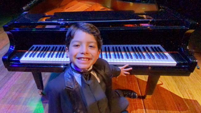 El increíble niño prodigio colombiano Para encontrar niños genio no es necesario leer los encabezados de diarios internacionales. Aquí en nuestro territorio también se alberga un gran potencial de talento humano que está destinado a efectuar grandes obras, casi al nivel de los maestros&nbsp; universales de las artes.&nbsp;