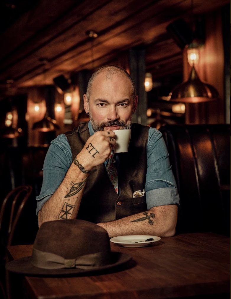 Santiago Cruz prepara gira de conciertos más ambiciosas para el 2023 1 Santiago Cruz prepara gira de conciertos más ambiciosas para el 2023 El cantante tolimense Santiago Cruz, se ha convertido noche tras noche en uno de los preferidos por los televidentes en el programa La Descarga, de Caracol, y en abril del próximo año se espera que de inicio a 'Después de la Tormenta Tour'.