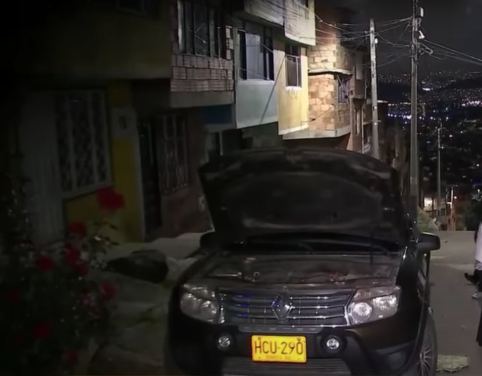 ¡Infame! pareja de ancianos fue atracada por unos pillos en Ciudad Bolívar 1 ¡Infame! pareja de ancianos fue atracada por unos pillos en Ciudad Bolívar Dos adultos mayores vivieron una verdadera pesadilla por cuenta de tres ladrones que atacaron a la pareja cuando estos regresaban a su casa hacia las 10:00 de la noche del pasado miércoles. El señor de la tercera edad quien venía de copiloto en un vehículo se bajó para abrir el portón de su vivienda y ahí fue cuando de entre las sombras aparecieron estos ladrones para amedrentar a la pareja con armas de fuego.