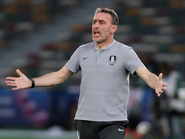 Jugadores que ahora se gozan el mundial como técnicos 1 Jugadores que ahora se gozan el mundial como técnicos Participar de un Mundial como futbolista es algo que solo le corresponde disfrutar a unos privilegiados. Sin embargo, repetir dosis mundialista como jugador y técnico, es nivel Dios, algo que solo pocos hombres han logrado. En Catar hay 9 ‘profes’ que saben como hacerlo.