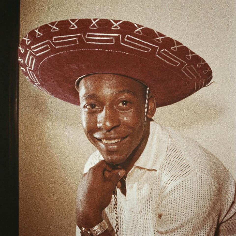 ¡Pelé ahora es leyenda! 3 ¡Pelé ahora es leyenda! Su nombre era Edson Arantes do Nascimento, pero el fútbol lo convirtió en su "rey" y la historia lo recordará con un diminutivo universal: Pelé.