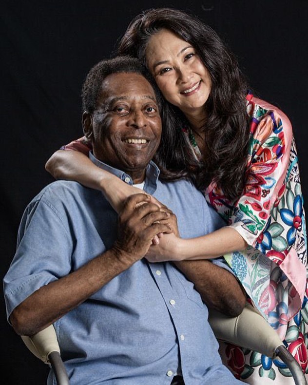 La vida de Pelé fuera de la cancha: 3 matrimonios, 7 hijos y una vida de telenovela 2 La vida de Pelé fuera de la cancha: 3 matrimonios, 7 hijos y una vida de telenovela Pelé tuvo un hijo que fue encarcelado, una expareja que pasó de modelo de revistas para adultos a reina de la televisión brasileña y una hija no asumida.