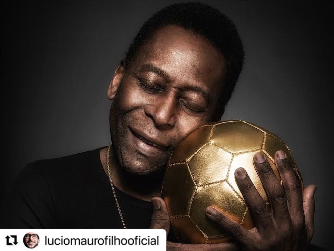 El campo de fútbol de la sede de la Fifa llevará el nombre de Pelé 10 El campo de fútbol de la sede de la Fifa llevará el nombre de Pelé La FIFA pondrá el nombre del brasileño Edson Arantes do Nascimento, Pelé, al campo de fútbol de su sede de Zúrich (Suiza) como "homenaje de la comunidad futbolística" al legendario futbolista, fallecido el pasado jueves a los 82 años.