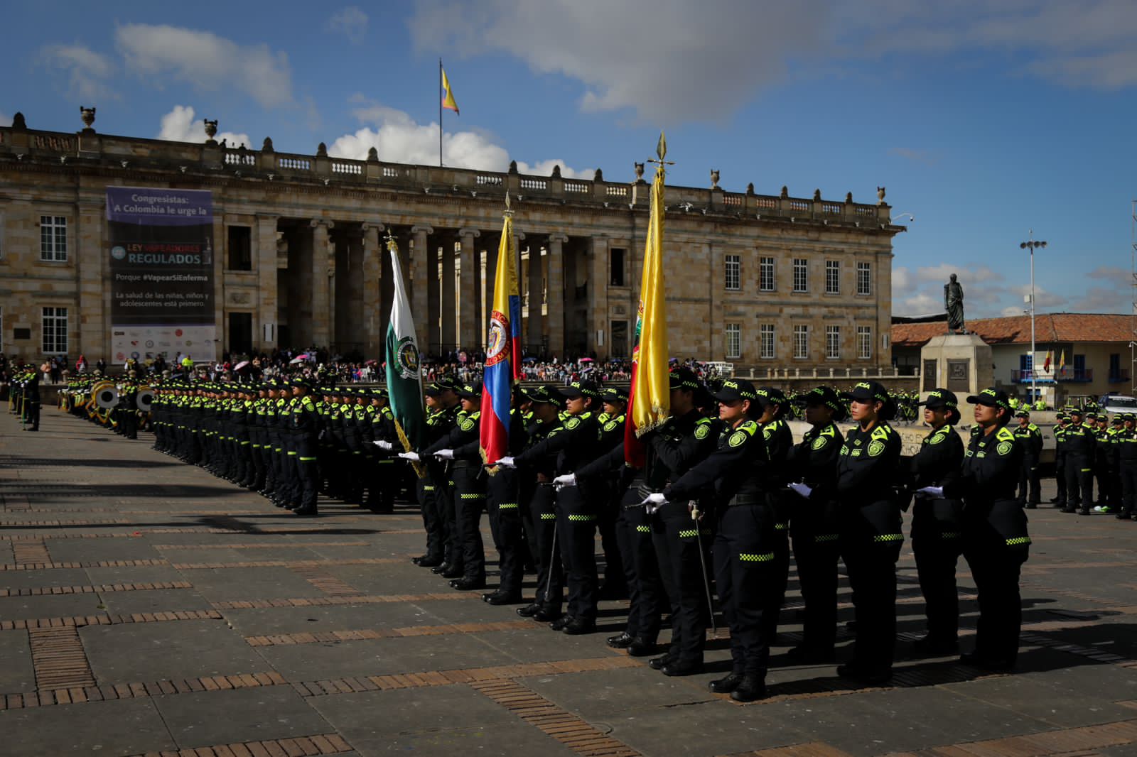 Para esta Navidad 1.500 policías reforzarán la seguridad en Bogotá La alcaldesa, Claudia López, anunció este viernes que 1.500 policías, recién graduados, llegarán a reforzar la seguridad de Bogotá, en especial de Transmilenio.