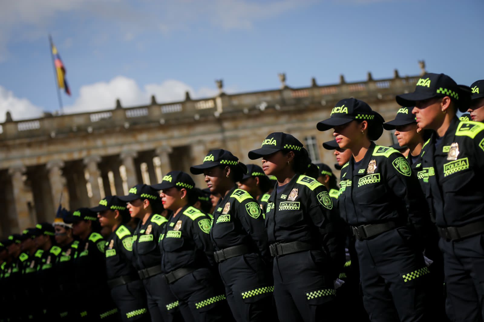 Para esta Navidad 1.500 policías reforzarán la seguridad en Bogotá La alcaldesa, Claudia López, anunció este viernes que 1.500 policías, recién graduados, llegarán a reforzar la seguridad de Bogotá, en especial de Transmilenio.