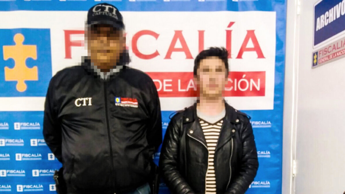 A la cana profesor que abusó de varias estudiantes en un colegio en el Tintal 1 A la cana profesor que abusó de varias estudiantes en un colegio en el Tintal La Fiscalía General de la Nación logró la judicialización de un profesor de un colegio del barrio Tintal, localidad de Kennedy, acusado de agredir sexualmente a 4 alumnas menores de edad.