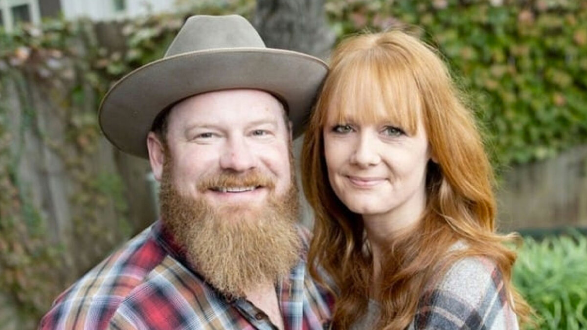 ¡Qué tragedia! reconocido cantante murió luego de casarse El famoso cantante estadounidense de música Country, Jake Flynt, fue hallado sin vida en su propia cama durante su noche de bodas.