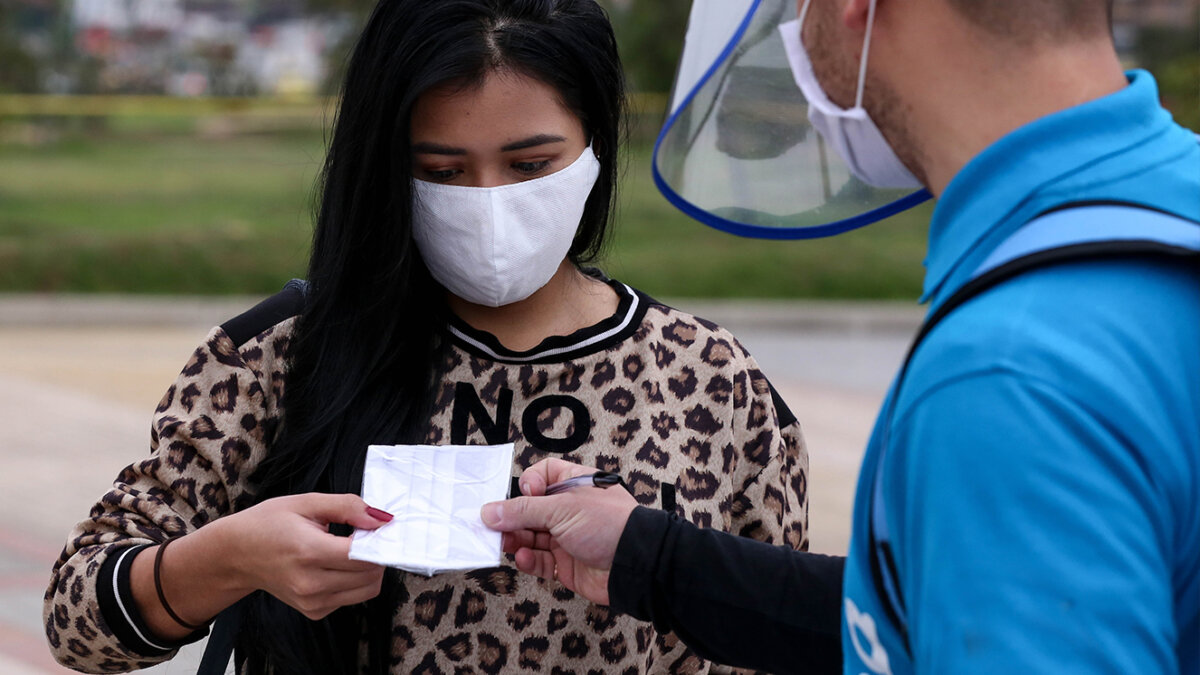 ¡Confirmado! Vuelve el uso obligatorio del tapabocas 3 ¡Confirmado! Vuelve el uso obligatorio del tapabocas El Ministerio de Salud y Protección Social indicó este viernes que los colombianos deberán volver a usar el tapabocas de manera obligatoria, esto ante el aumento de los casos de Covid-19.