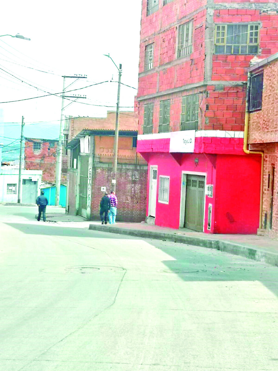 Puñalada mortal en República de Venezuela, Ciudad Bolívar 1 Puñalada mortal en República de Venezuela, Ciudad Bolívar Un amargo Año Nuevo tuvieron los familiares y allegados de un hombre que fue asesinado a tempranas horas de ayer en Ciudad Bolívar, en el sur de la capital.
