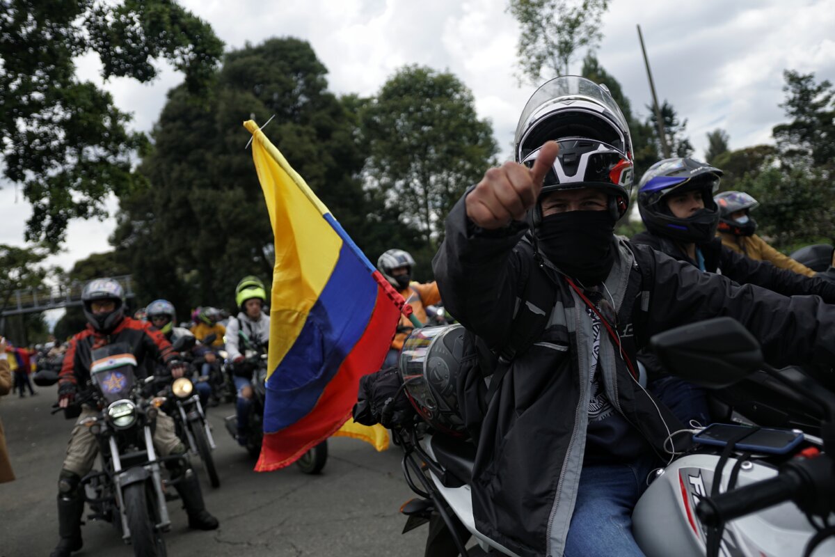 Amargo inicio de año para los moteros: Alcaldía extendió la restricción de parrillero Cuando se pensaba que la medida de parrillero hombre se iba a quitar, la Alcaldía de Bogotá amplió la medida hasta el próximo 30 de junio. Así que pilas, porque sigue igual.