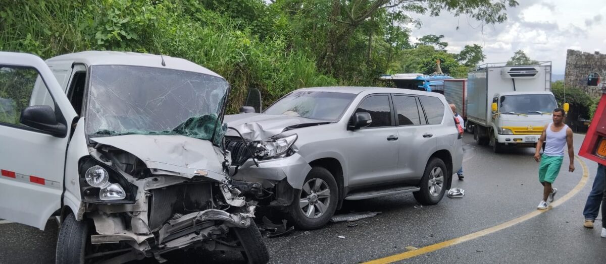 Aumenta a 19 fallecidos y 94 lesionados en las vías este puente de Reyes Avanza el plan retorno en Colombia debido a este puente de reyes, en el que se espera la movilización de cuatro millones de vehículos en las principales vías del país.