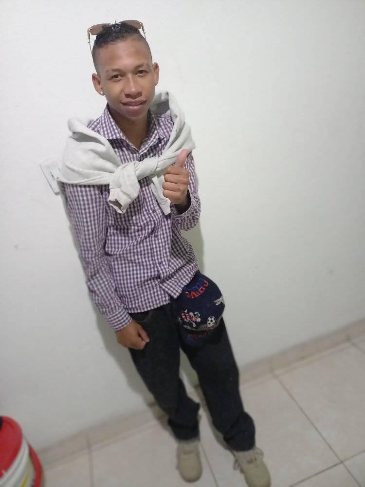 En Ciudad Bolívar balearon a Johan Farid por El Recuerdo 2 En Ciudad Bolívar balearon a Johan Farid por El Recuerdo La noticia del homicidio de un joven, de 19 años, corrió por las calles del barrio El Recuerdo, en Ciudad Bolívar.