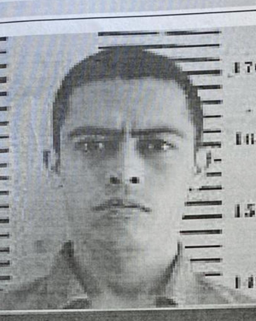 Integrante de 'Los Pelusos' se fugó de la cárcel 1 Integrante de 'Los Pelusos' se fugó de la cárcel Braian Orlando Cardona Marín, conocido con el alias de ‘Firma’, se fugó de la cárcel de alta y media seguridad El Barne en Combita, Boyacá.