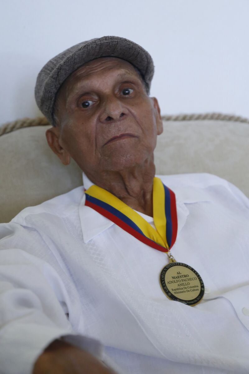 Adolfo Pacheco intubado y bajo pronóstico reservado El maestro Adolfo Pacheco Anillo fue intubado y se encuentra bajo pronóstico reservado debido al accidente que tuvo viniendo hacía Barranquilla por la vía San Juan – Nepomuceno a Calamar.