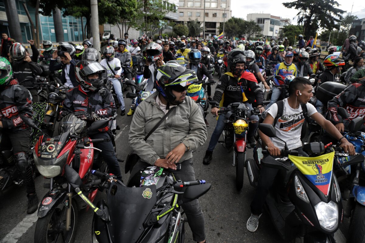 Atención: tramitarán ley para definir el Estatuto del Motociclista 10 Atención: tramitarán ley para definir el Estatuto del Motociclista Aunque el gobierno de Gustavo Petro ha dicho que este año será clave para tramitar reformas como la de la salud, pensional y laboral, hay otro proyecto que su alto impacto sociales, el que creará el Estatuto del Motociclista.