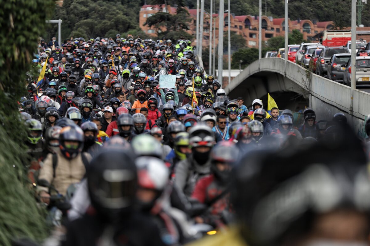 Atención: tramitarán ley para definir el Estatuto del Motociclista 1 Atención: tramitarán ley para definir el Estatuto del Motociclista Aunque el gobierno de Gustavo Petro ha dicho que este año será clave para tramitar reformas como la de la salud, pensional y laboral, hay otro proyecto que su alto impacto sociales, el que creará el Estatuto del Motociclista.