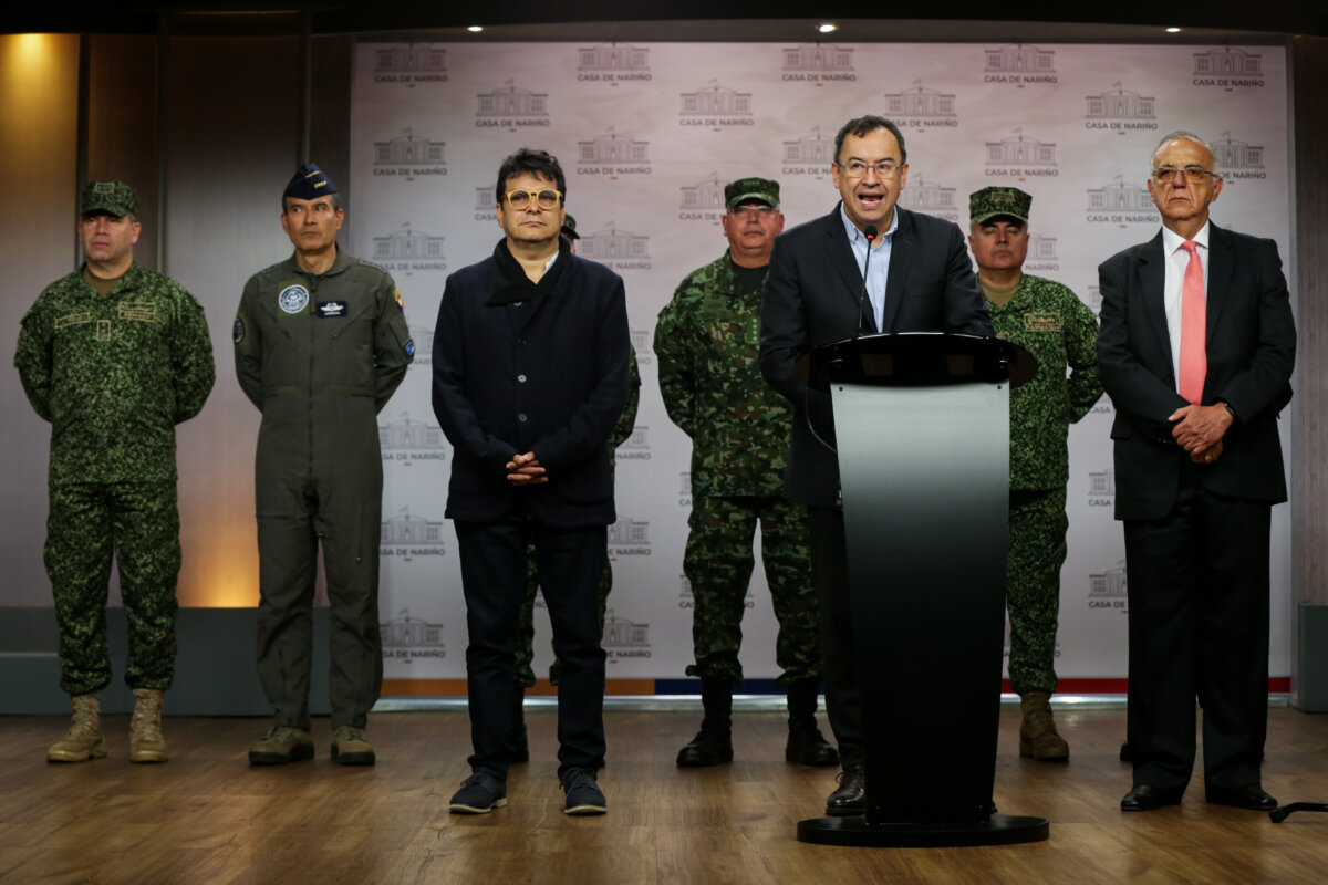 ¿Falta experiencia? Fallido cese bilateral causa tensión entre el Gobierno y Eln 4 ¿Falta experiencia? Fallido cese bilateral causa tensión entre el Gobierno y Eln El fallido cese bilateral anunciado por el Gobierno Nacional con el Ejército de Liberación Nacional (ELN) y que no fue reconocido por el grupo armado causó un error y tensión entre las partes que han venido adelantado conversaciones y negociaciones de paz en la posible búsqueda de un acuerdo de paz con ese grupo armado.