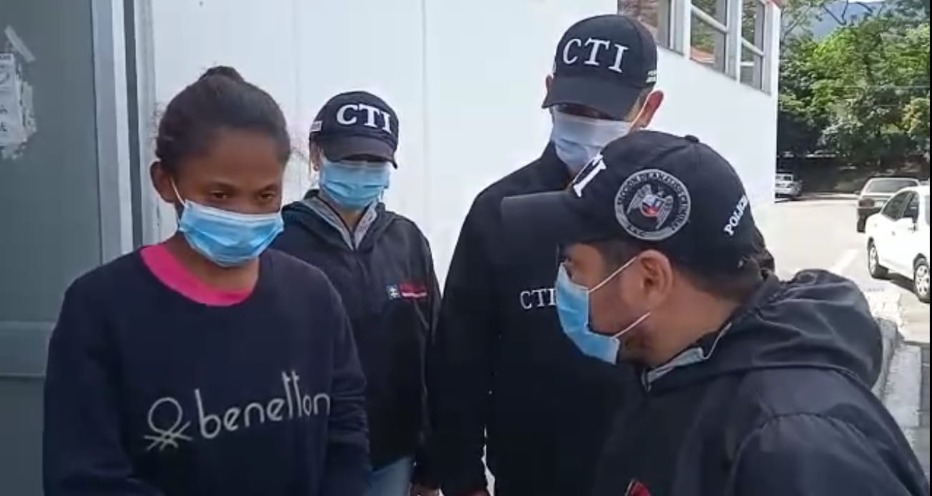 ¿Dónde está Sara Sofia? 2 años después, su paradero sigue siendo un misterio &nbsp;Poco o nada se conoce del paradero de Sara Sofía Galván, la niña de 2 años de edad que desapareció hace dos años en Bogotá y de quien no se tienen pistas ciertas de su paradero. Desde ese momento su mamá, Carolina Galván, y su padrastro, Nilson Díaz, han dado varias versiones encontradas sobre lo que ocurrió, lo que ha dificultado la búsqueda.