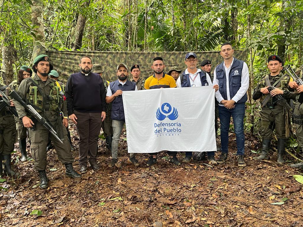 Liberan en Catatumbo a joven que estaba en poder de disidencias de las Farc Las disidencias de las Farc liberaron en una zona montañosa del Catatumbo, Norte de Santander, a Darío Coronel Pineda, un joven de 25 años que había sido retenido desde el pasado 2 de diciembre de 2022, por uno de sus frentes que opera en la zona.