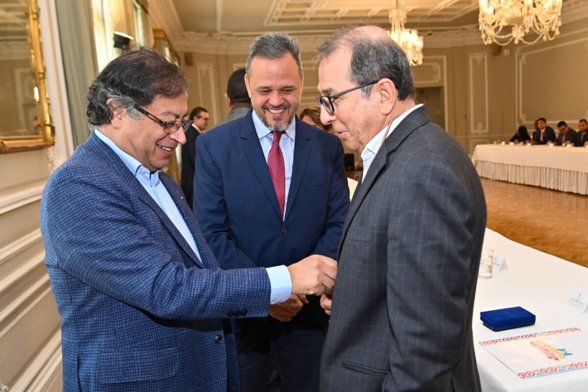 Gobierno Nacional anunció aumento de 60.000 cupos en universidad públicas 2 Gobierno Nacional anunció aumento de 60.000 cupos en universidad públicas En la Casa de Nariño, los rectores de las universidades públicas se reunieron con el presidente Gustavo Petro; el ministro de Educación, Alejandro Gaviria, y la jefe de despacho presidencial, Laura Sarabia, quienes hablaron sobre temas centrados en el sistema educativo de la educación superior.