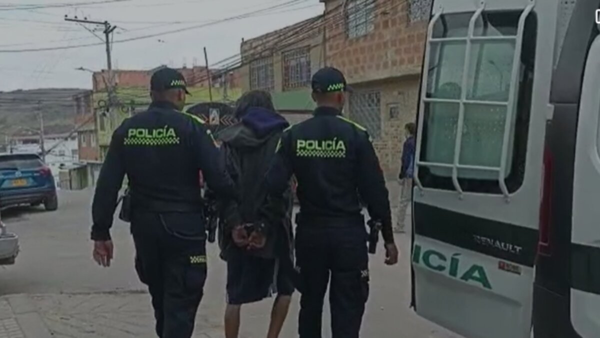Capturan a alias 'Mechas' en Ciudad Bolívar por venta de droga Las autoridades informaron de una importante captura en la localidad de Ciudad Bolívar. Un joven conocido como alias 'Mechas' cayó en las últimas horas, por la venta de drogas en el barrio El Paraíso.