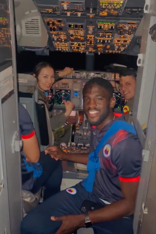 ¡Casi que no! Jugadores del Deportivo Pasto regresaron al país en vuelo humanitario 2 ¡Casi que no! Jugadores del Deportivo Pasto regresaron al país en vuelo humanitario Tras varios días de incertidumbre, el Deportivo Pasto logró salir de Perú y llegar a Colombia en un vuelo humanitario.