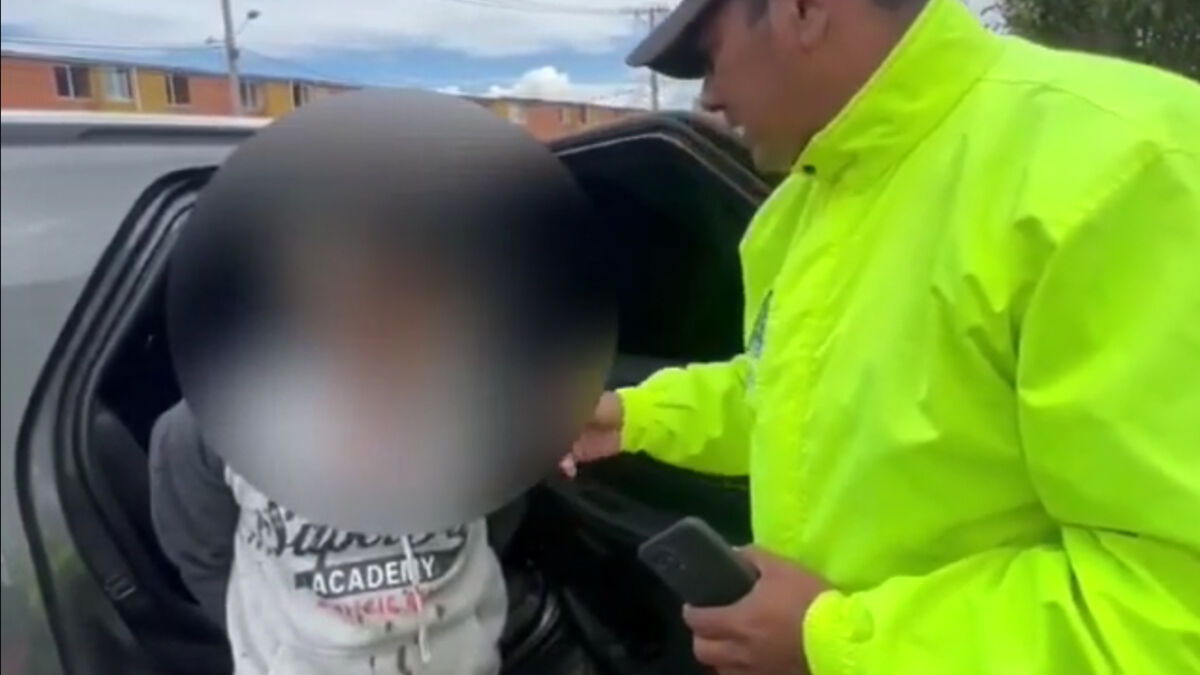Cayó alias 'El Rolo', peligroso apartamentero de Cundinamarca En el municipio de Soacha se logró la captura de alias "El Rolo", un peligroso apartamentero que hacía de las suyas en Cundinamarca.