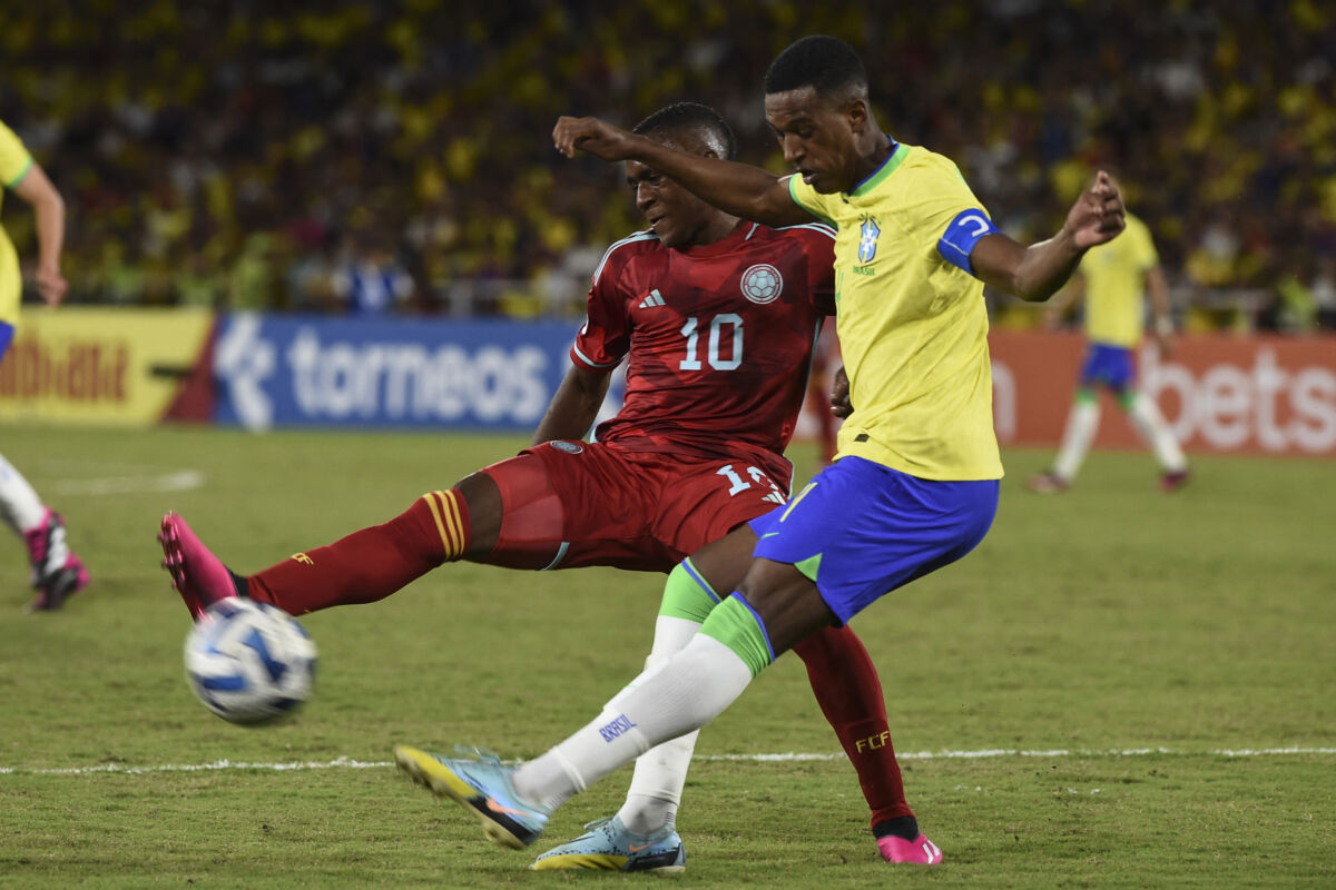 Colombia no logró pasar del empate a un gol ante Brasil en el Sudamericano Sub 20 2 Colombia no logró pasar del empate a un gol ante Brasil en el Sudamericano Sub 20 Con este resultado Colombia deberá jugarse la clasificación ante Argentina al hexagonal final del torneo en busca de un cupo para el Mundial de Fútbol de la categoría en Indonesia.