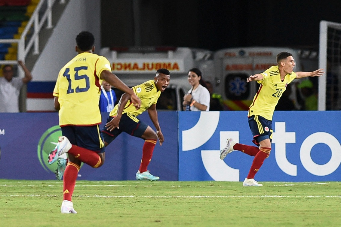 Colombia despertó y ganó en el Sudamericano Sub 20 1 Colombia despertó y ganó en el Sudamericano Sub 20 Despertó la Selección Colombia en el Sudamericano Sub 20. Esta noche, en el estadio Pascual Guerrero de Cali, el conjunto nacional remontó un partido que perdía con Perú 1-0 para luego imponerse 2-1. Ahora nuestros calidosos son líderes del grupo A.