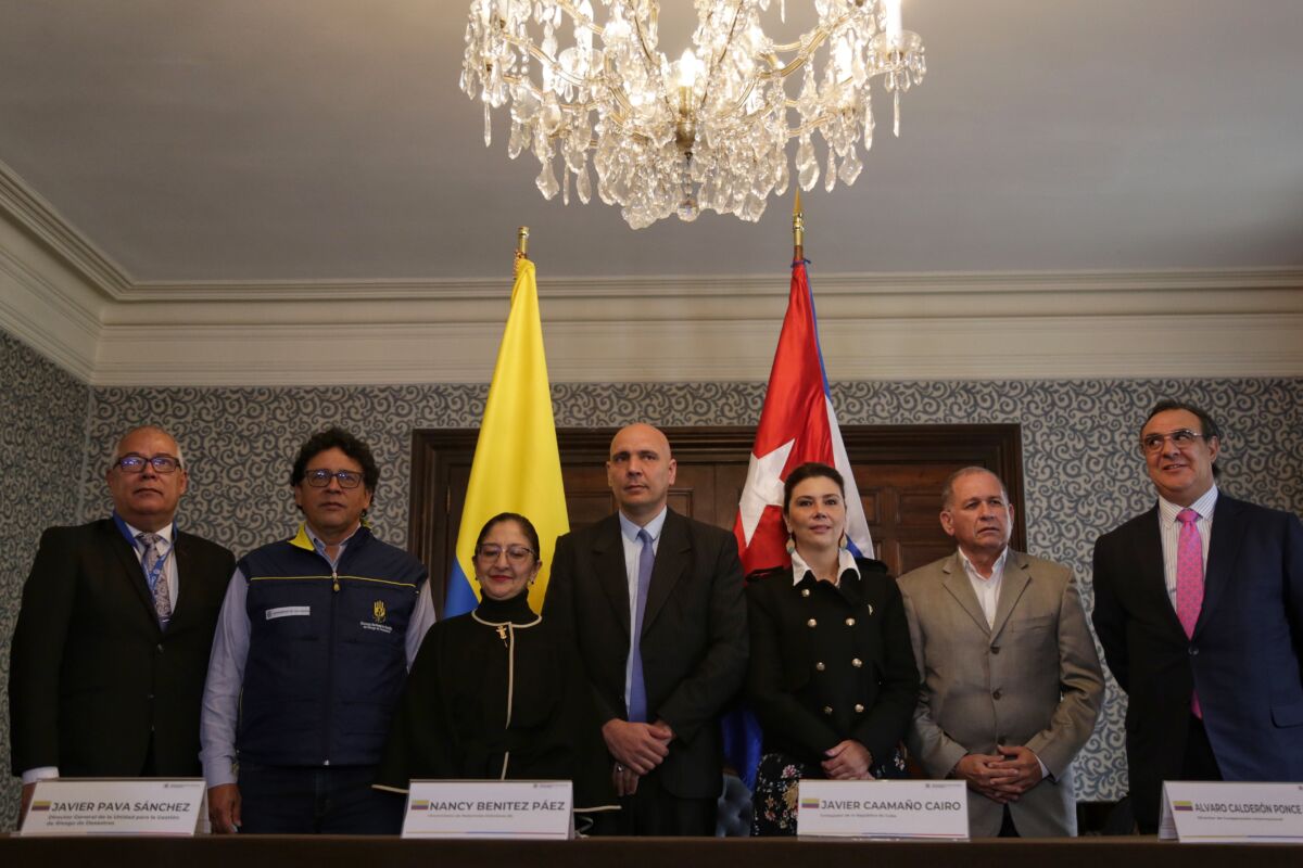 Colombia entregará ayudas humanitarias en Cuba tras paso de huracán En un evento realizado en la mañana de este martes 10 de enero en la Cancillería de Colombia, el Gobierno Nacional, a través de la Unidad Nacional para la Gestión de Riesgo de Desastres (UNGRD), recibió de manera protocolaria la asistencia humanitaria de parte de la República de Cuba para la población afectada del país tras el paso del huracán Ian el pasado mes de septiembre.