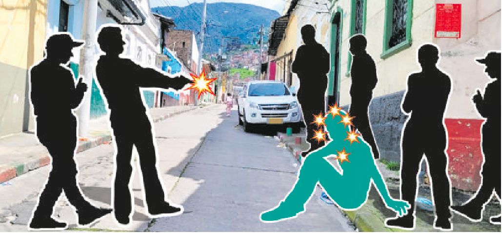Crimen de Juan Carlos en Las Cruces 1 Crimen de Juan Carlos en Las Cruces “Dicen que tenía silenciador porque, la verdad, acá no se escuchó nada. Yo me vine a enterar como a las dos horas de que eso pasó y yo vivo muy cerca de donde fue el tiroteo. Lo que dicen es que llegaron dos manes y cogieron a tiros a un señor que estaba por ahí con un grupo de otros señores. Al sujeto se lo alcanzaron a llevar al hospital, pero lo que se levantó diciendo el barrio es que había muerto. Por acá hace rato no pasaba algo así, estaba tranquila la zona, pero usted sabe que Las Cruces son Las Cruces”, le dijo en la mañana de ayer un vecino de la carrera 5A con calle 2.