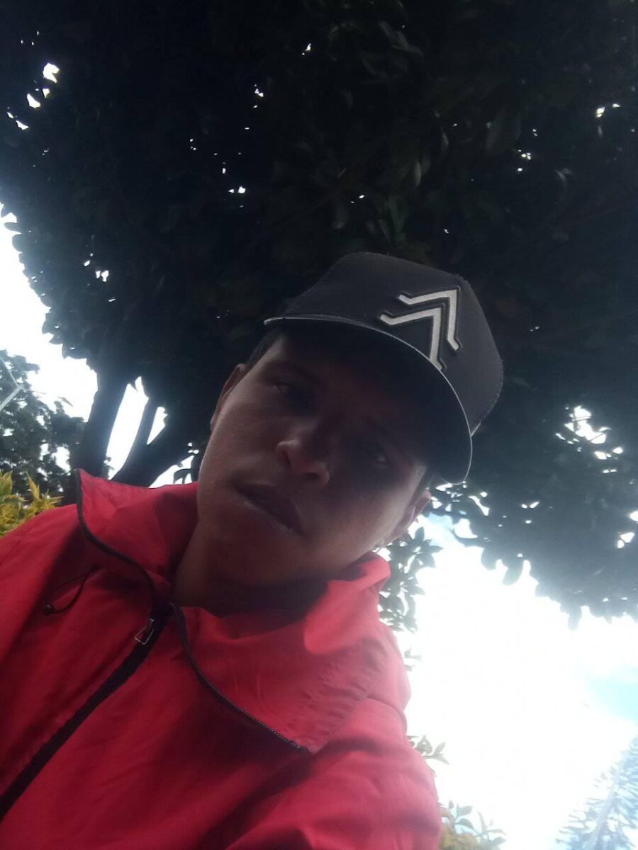 Nuevos detalles sobre el asesinato de Luis en un hotel de Chapinero Trágica noche de domingo en pagadiario de Chapinero: un hombre de 30 años, trabajador de la zona, fue asesinado por sicarios que ingresaron al predio donde el hombre se hospedaba y una vez ubicaron la habitación, la emprendieron a disparos.